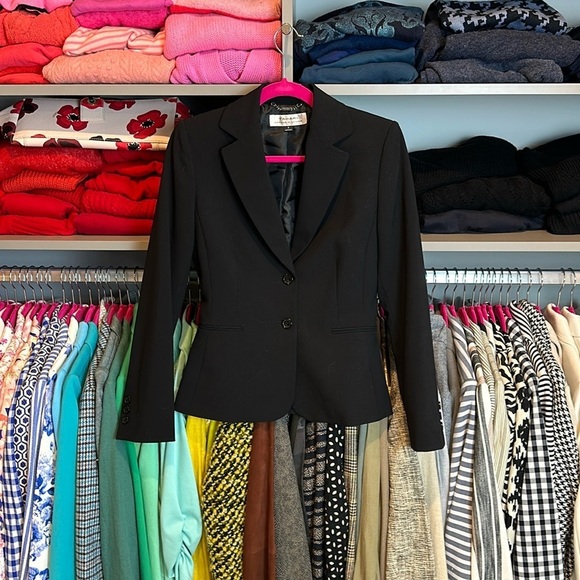 Tahari black fitted blazer size 2 - Picture 1 of 3